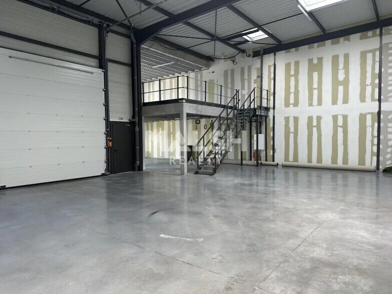 Bureau dans Décines-Charpieu à louer - Photo intérieure - Image 2 de 6