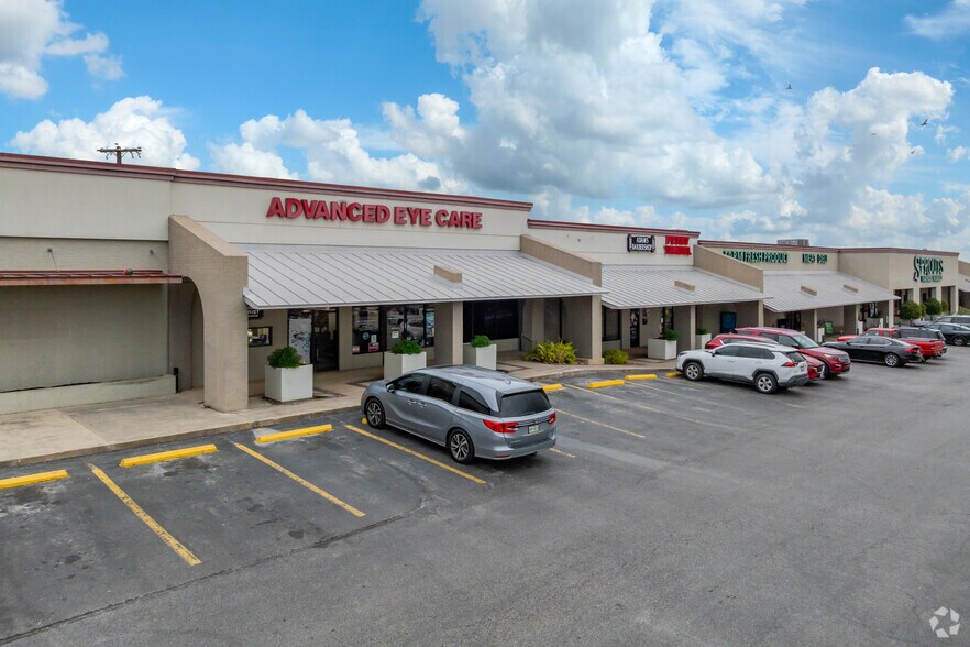 8077-8115 Callaghan Rd, San Antonio, TX à vendre - Photo du bâtiment - Image 2 de 21