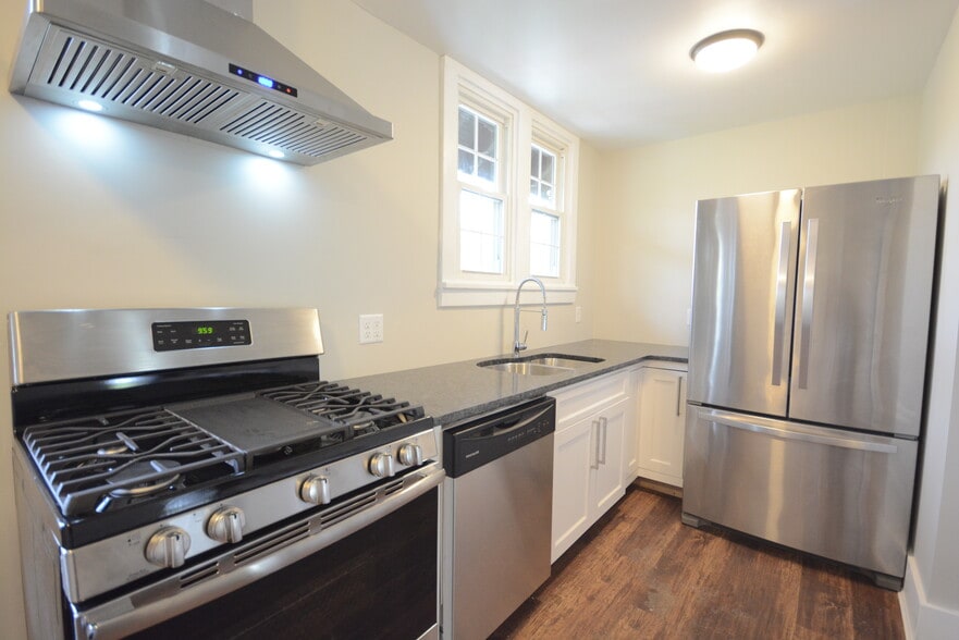 Cornell Portfolio - 22 Units - 80 Beds portfolio of 1 properties for sale on LoopNet.ca - Building Photo - Image 3 of 7