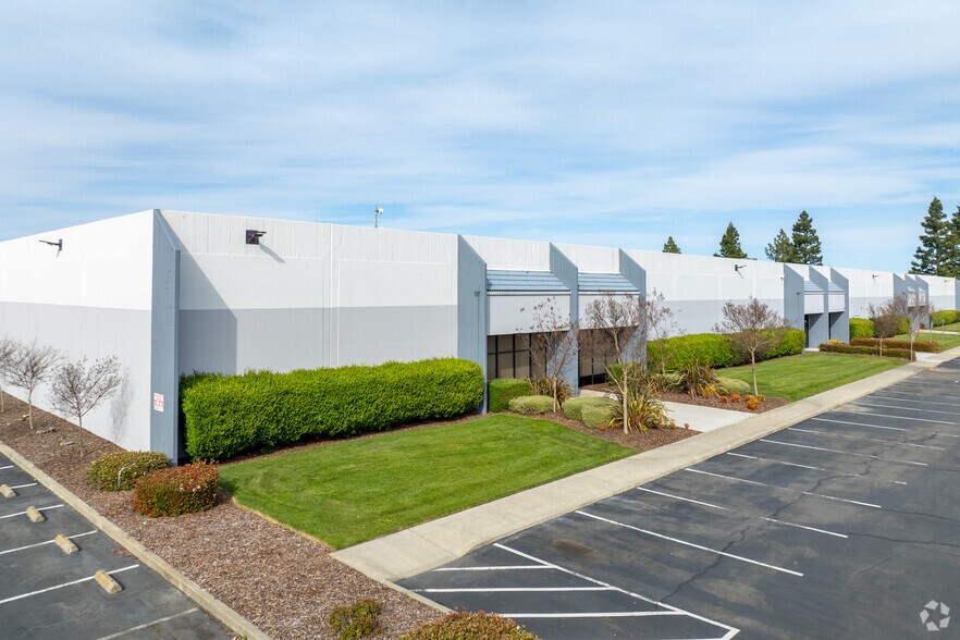 1740-1760 Enterprise Blvd, West Sacramento, CA à louer - Photo du bâtiment - Image 3 de 10