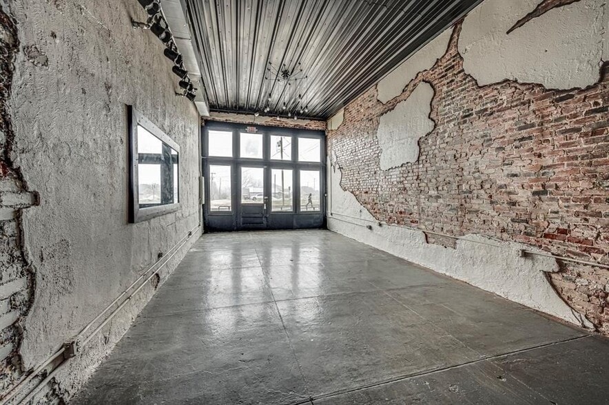 111 N Main St, Milford, TX for sale - Interior Photo - Image 2 of 12