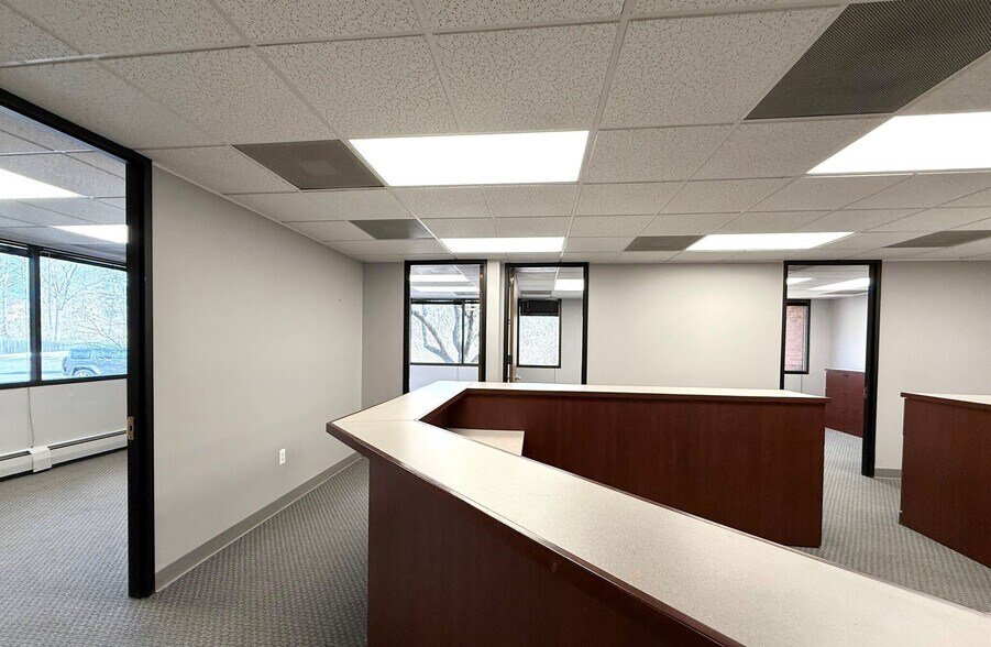 32100 Telegraph Rd, Bingham Farms, MI for lease - Interior Photo - Image 3 of 3