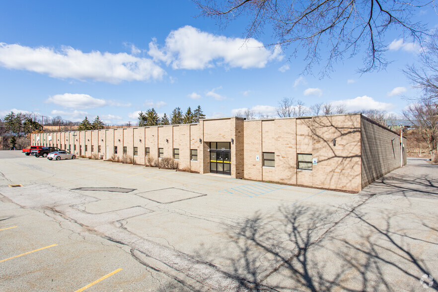 200-240 Vista Park Dr, Pittsburgh, PA for lease - Primary Photo - Image 1 of 6