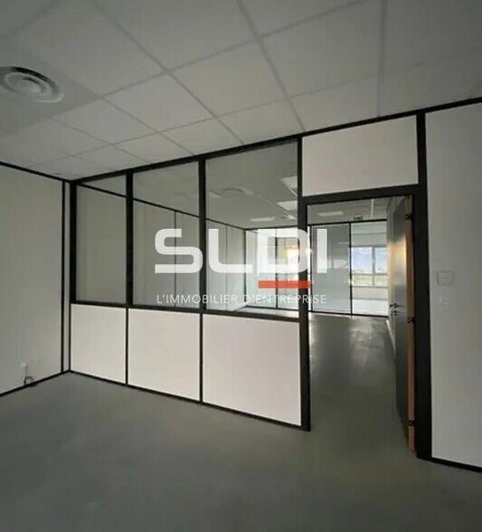 Office in Valence for sale - Building Photo - Image 2 of 6