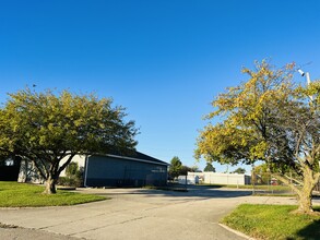 3085 N Kandy Ln, Decatur, IL for lease Building Photo- Image 2 of 3