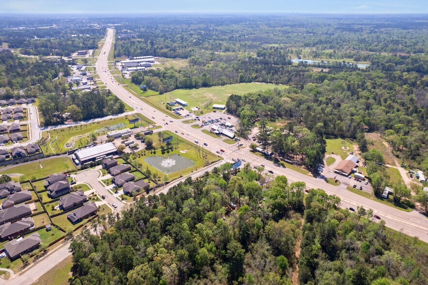 6020 W Davis St, Conroe, TX à vendre - Photo du bâtiment - Image 2 de 9