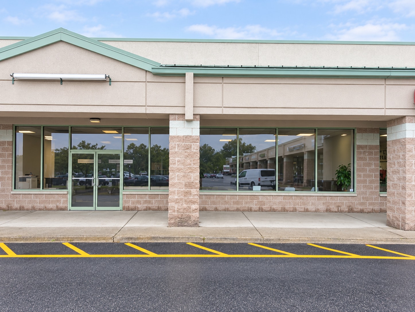 1009 MacArthur Blvd, Mahwah, NJ for lease Primary Photo- Image 1 of 11