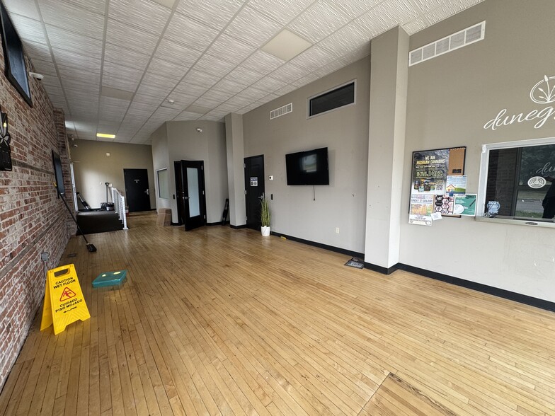 801 N State St, Big Rapids, MI à vendre - Photo du bâtiment - Image 3 de 11