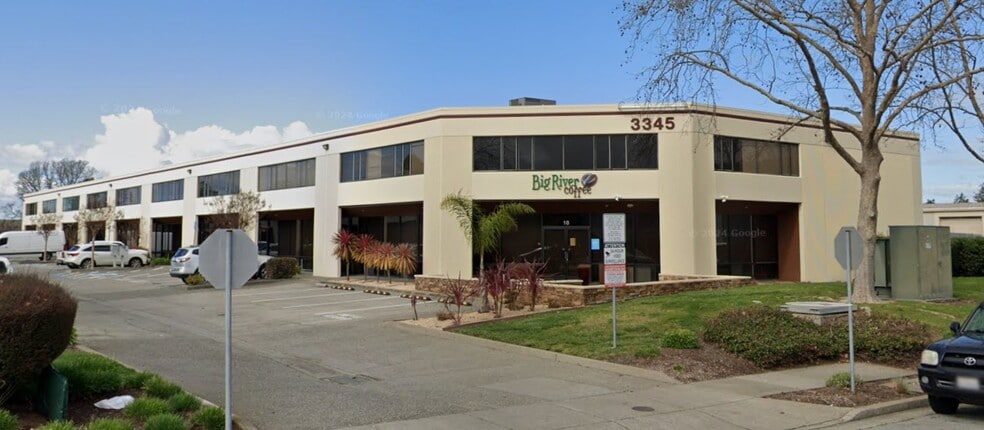 3345 Industrial Dr, Santa Rosa, CA à louer - Photo principale - Image 1 de 1
