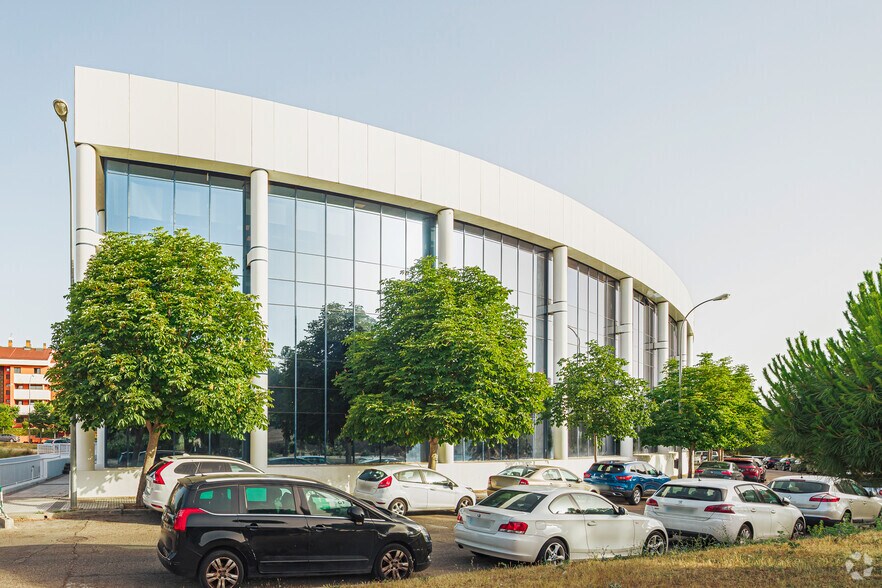 Calle las Norias, 92, Majadahonda, Madrid à louer - Photo du bâtiment - Image 3 de 4