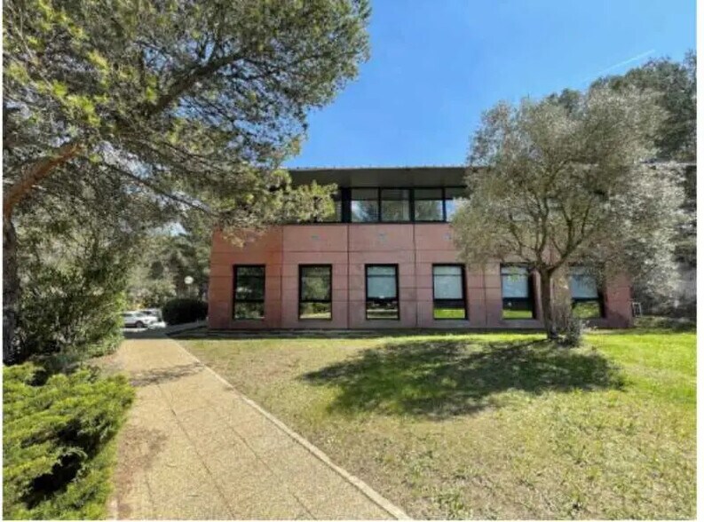 Bureau dans Aix-en-Provence à louer - Photo du bâtiment - Image 2 de 13