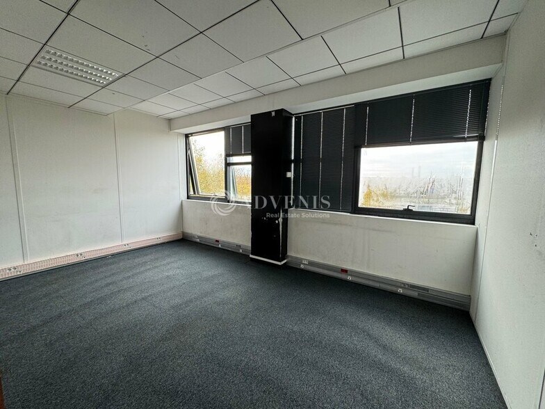 Office in Chelles for sale - Interior Photo - Image 2 of 6