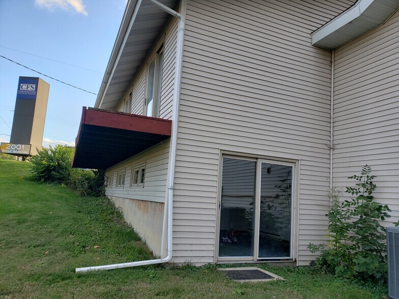 2001 W Monroe St, Springfield, IL à louer - Photo du bâtiment - Image 3 de 9