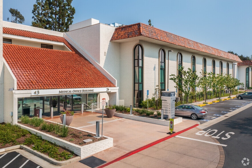 27800 Medical Center Rd, Mission Viejo, CA for lease - Primary Photo - Image 1 of 2