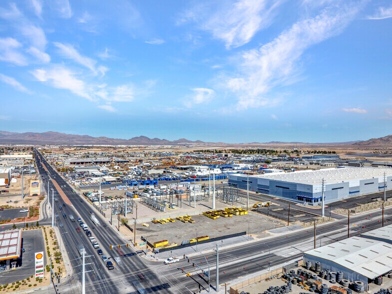 N Nellis Blvd & E Carey Ave, Las Vegas, NV à louer - Photo du bâtiment - Image 3 de 6