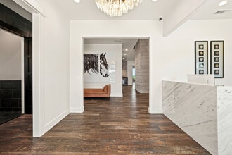 602 Steve Hawkins Pky, Marble Falls, TX à vendre Photo du bâtiment- Image 2 de 22