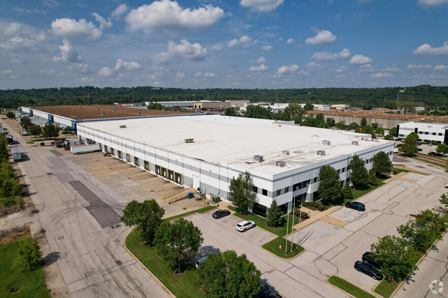 2091-2099 Corporate 44 Dr, Fenton, MO for lease - Building Photo - Image 3 of 6