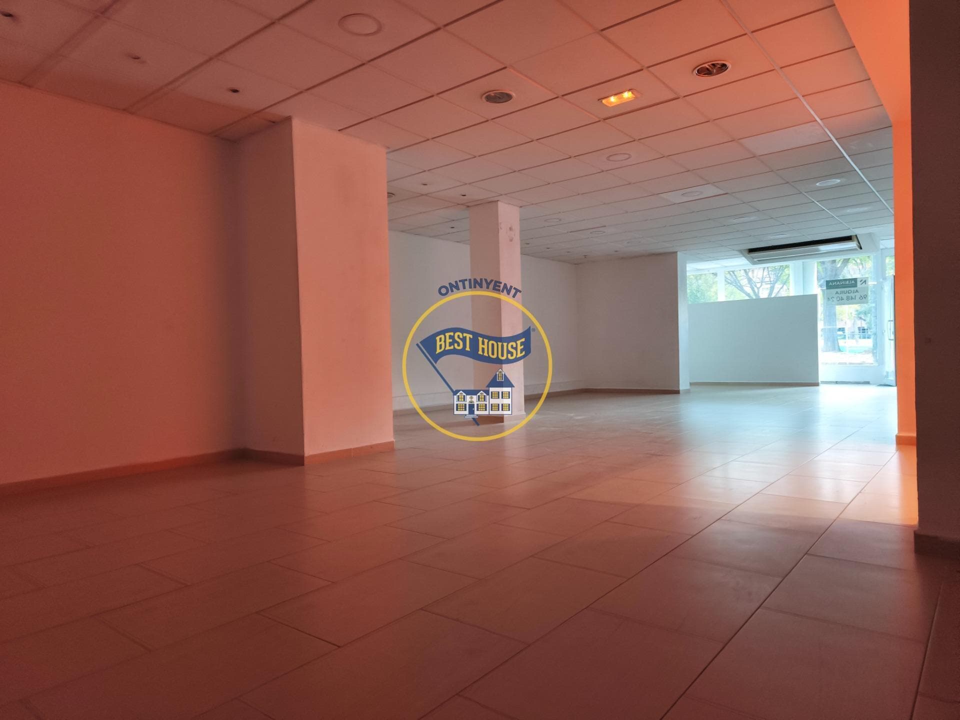 Retail in Ontinyent, Valencia for lease Interior Photo- Image 1 of 10