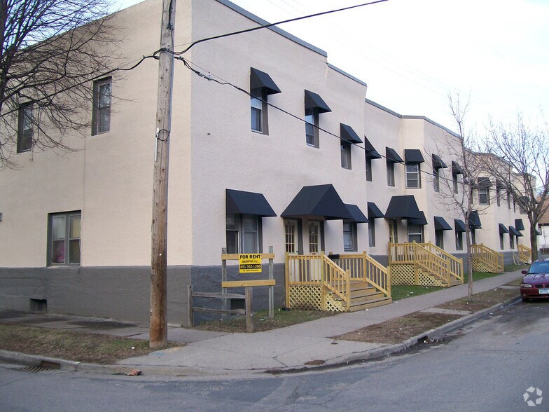 301 17th Ave NE, Minneapolis, MN à vendre - Photo du bâtiment - Image 2 de 8