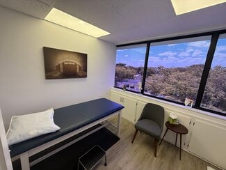 Plus de détails pour 7710 NW 71st Ct, Tamarac, FL - Médical à louer