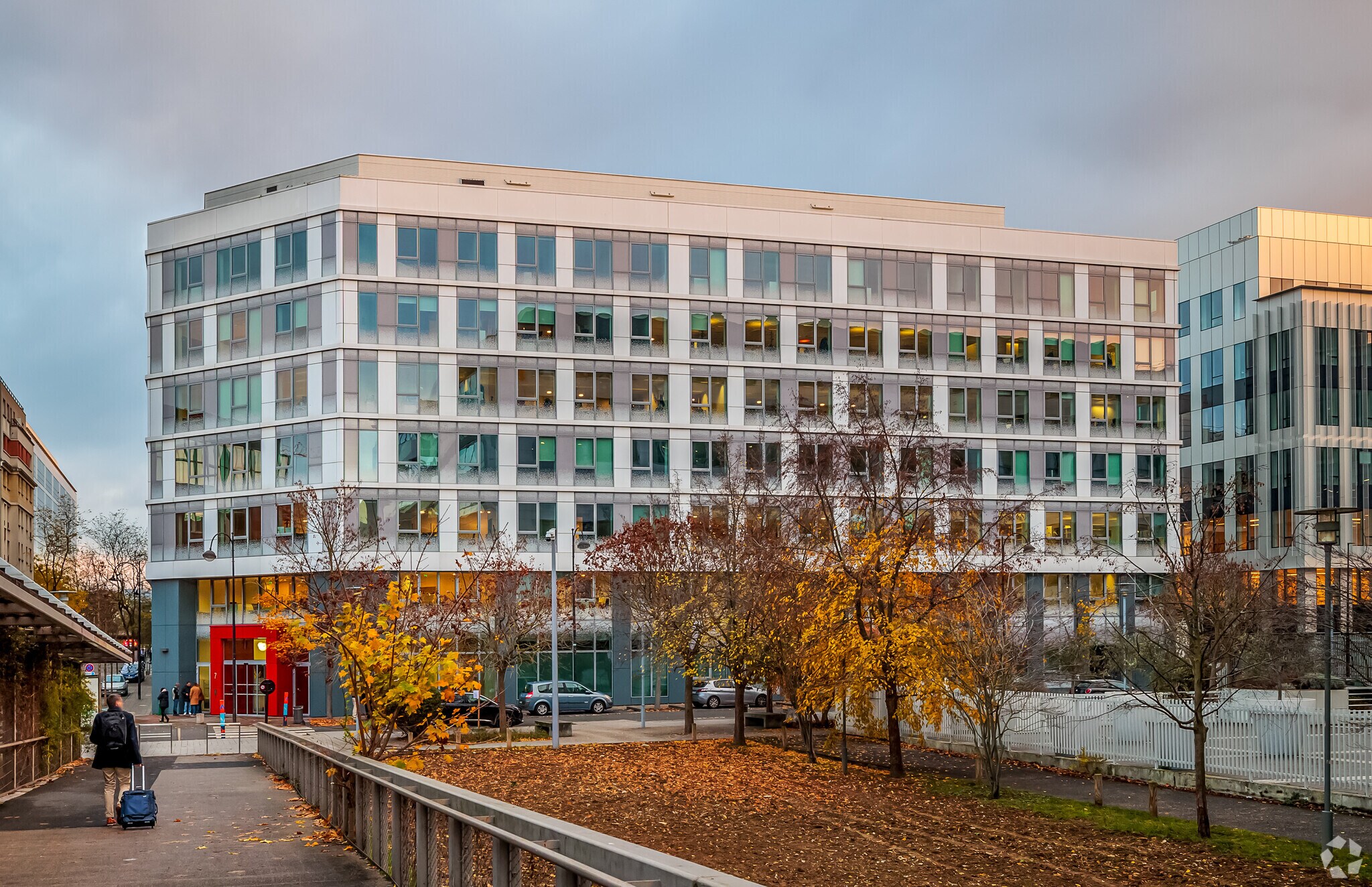 7 Rue Henri Becquerel, Rueil-Malmaison for lease Primary Photo- Image 1 of 5