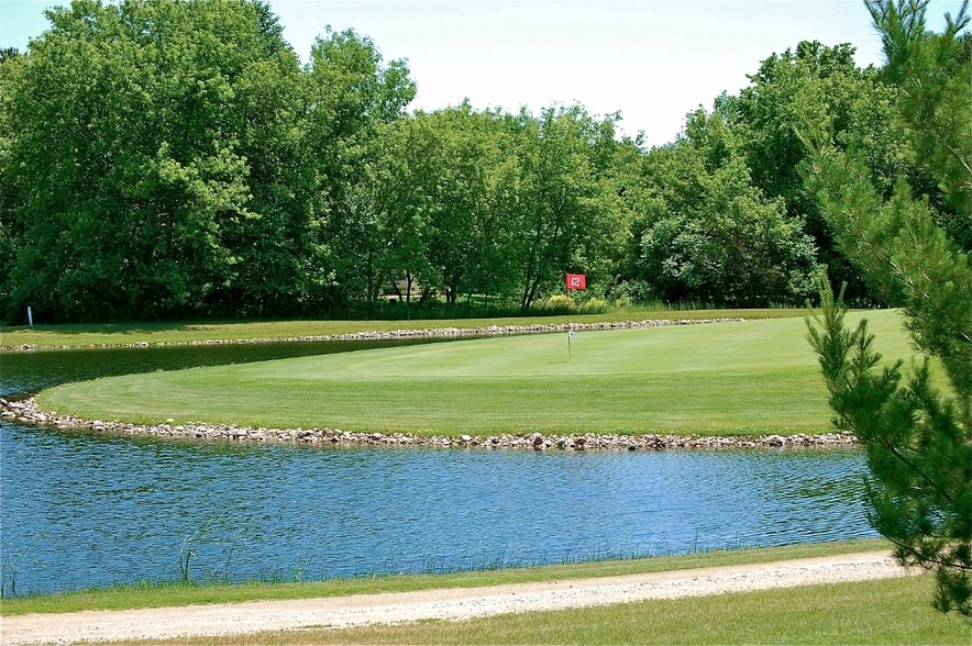 100 Club House Dr, Clintonville, WI à vendre - Photo principale - Image 1 de 1