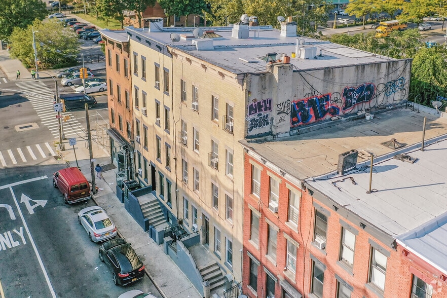 190 Rockaway Ave, Brooklyn, NY à vendre - Photo du bâtiment - Image 3 de 48