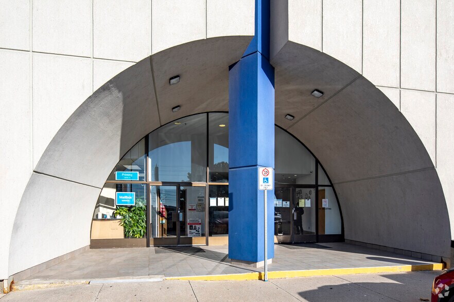 1110 Finch Ave W, Toronto, ON à louer - Photo du bâtiment - Image 3 de 5