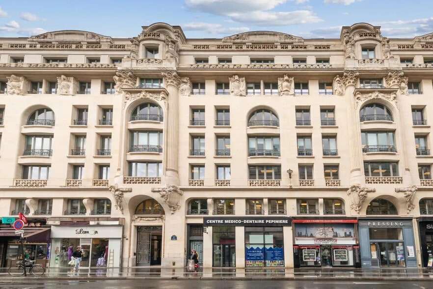 24-26 Rue De La Pépinière, Paris for lease - Building Photo - Image 1 of 17