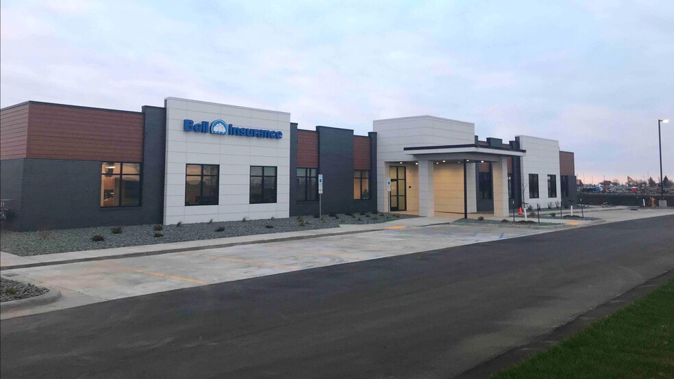 4303-4399 S Columbia Rd, Grand Forks, ND à vendre - Photo du bâtiment - Image 2 de 25