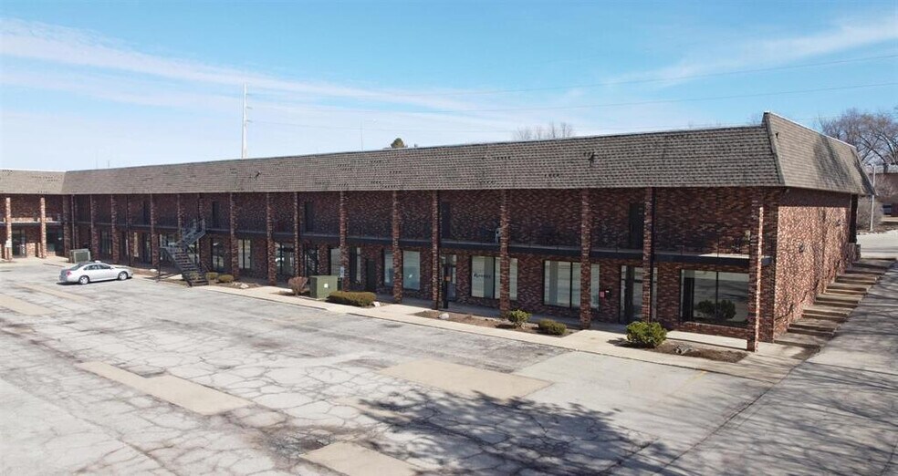 7501 N University St, Peoria, IL à louer - Photo du bâtiment - Image 2 de 41