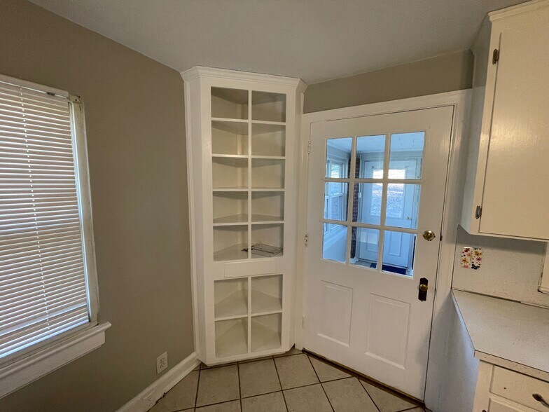 2745 Orange Ave NE, Roanoke, VA à vendre - Photo intérieure - Image 3 de 17