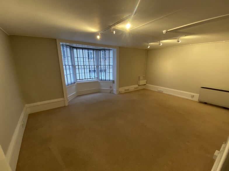 21 New St, Salisbury for lease - Building Photo - Image 3 of 5
