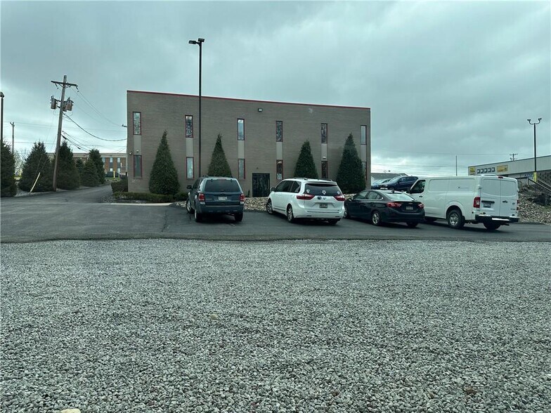 8135 Perry Hwy, Pittsburgh, PA à vendre - Photo du bâtiment - Image 3 de 9