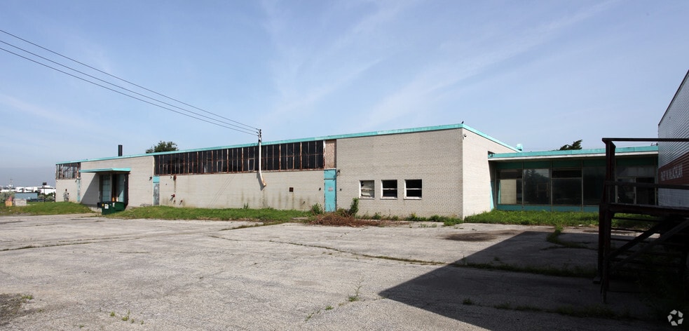 10 McLachlan Dr, Toronto, ON for lease - Building Photo - Image 2 of 2