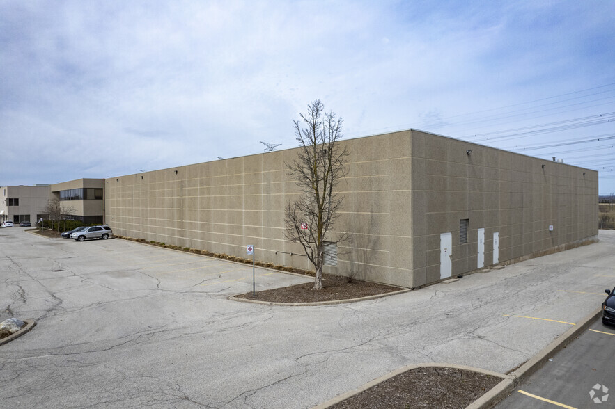 170 Duffield Dr, Markham, ON for lease - Building Photo - Image 2 of 4