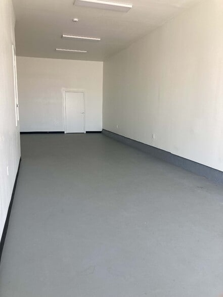 511 Ocean Front Walk, Venice, CA for lease - Interior Photo - Image 2 of 6