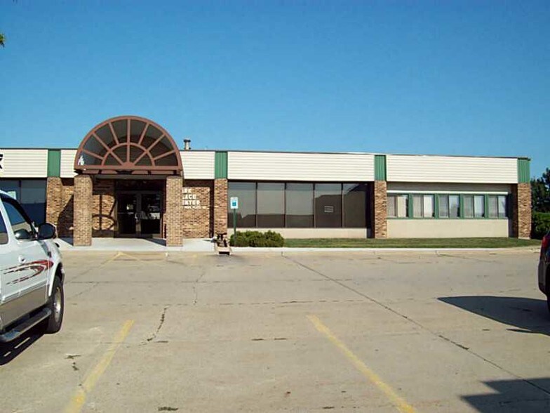 1241 Park Pl NE, Cedar Rapids, IA à louer - Photo du bâtiment - Image 2 de 14