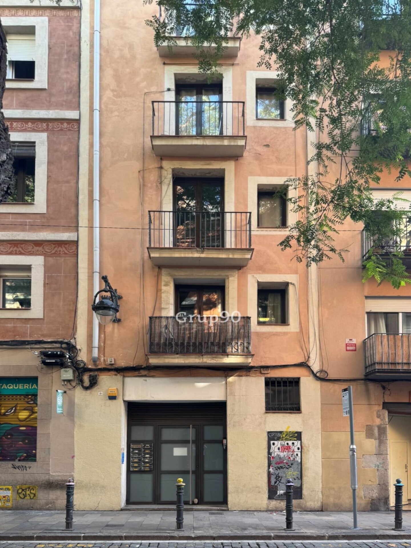 Immeuble residentiel dans Barcelone, Barcelona à vendre Photo intérieure- Image 1 de 16