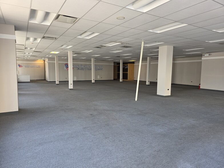 4801-4821 W Irving Park Rd, Chicago, IL for lease - Building Photo - Image 3 of 27