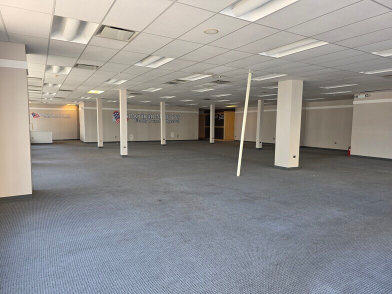 4801-4821 W Irving Park Rd, Chicago, IL à louer - Photo du bâtiment - Image 3 de 27