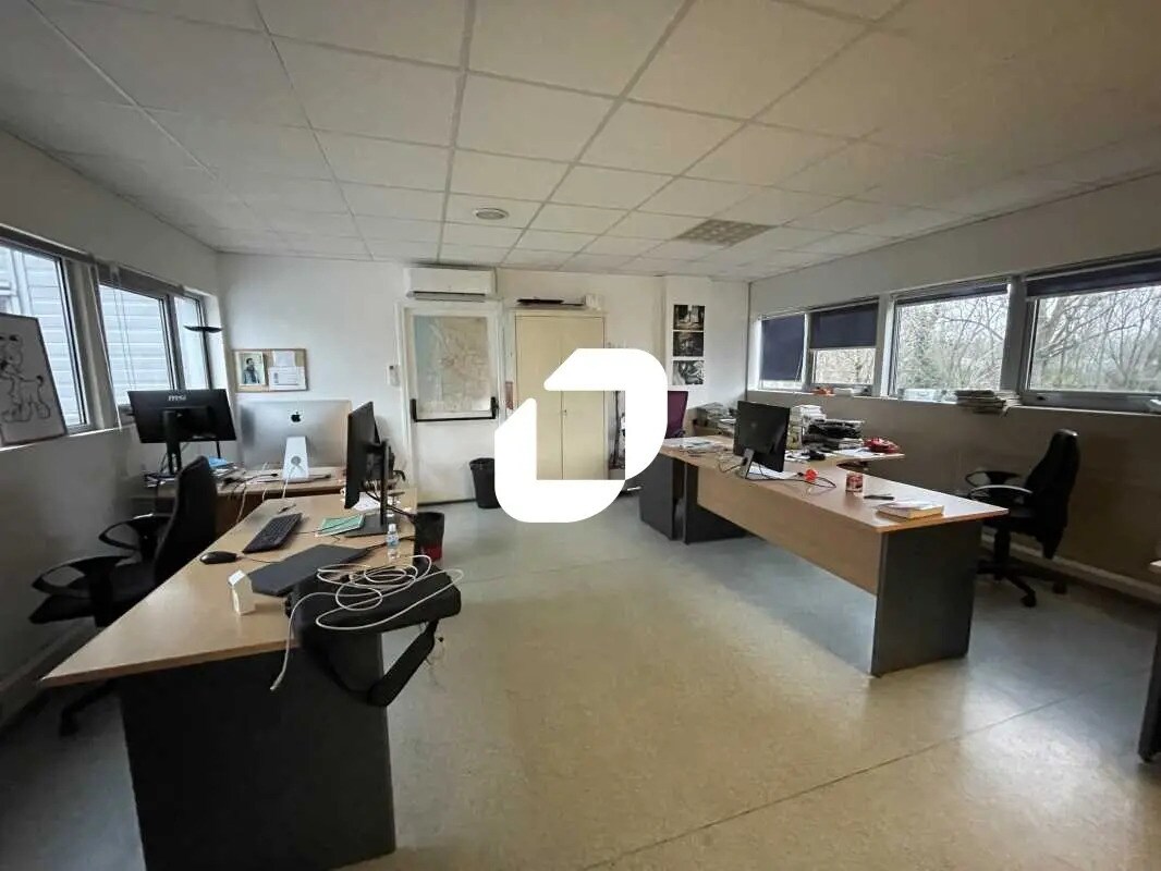 Office in Bordeaux for lease Interior Photo- Image 1 of 7