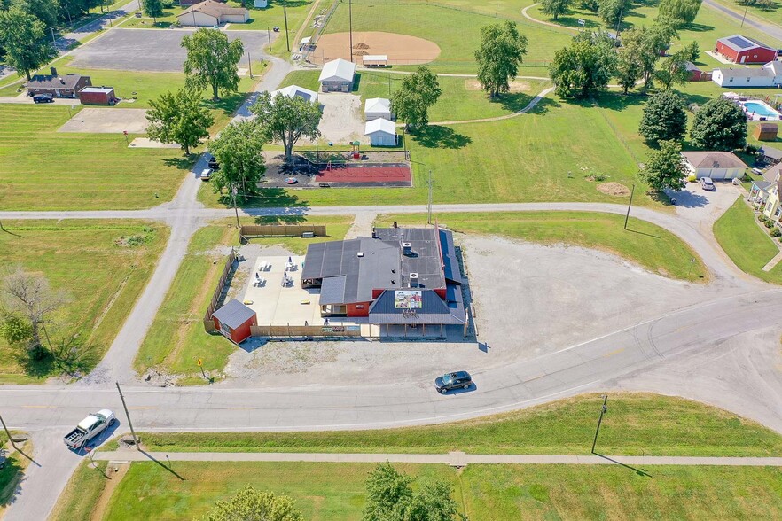 402 W Deck St, New Douglas, IL for sale - Aerial - Image 2 of 23