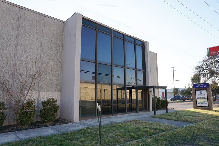 6228 Bandera Rd, San Antonio, TX à vendre - Photo du bâtiment - Image 3 de 15