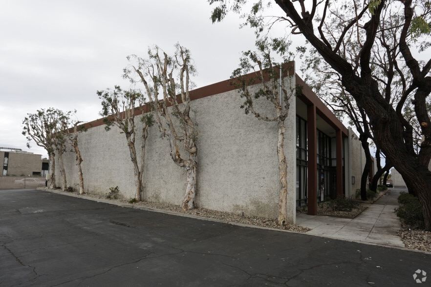 729 W 16th St, Costa Mesa, CA for lease - Building Photo - Image 3 of 7