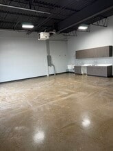 10200 Valley View Rd, Eden Prairie, MN à louer Photo intérieure- Image 1 de 2