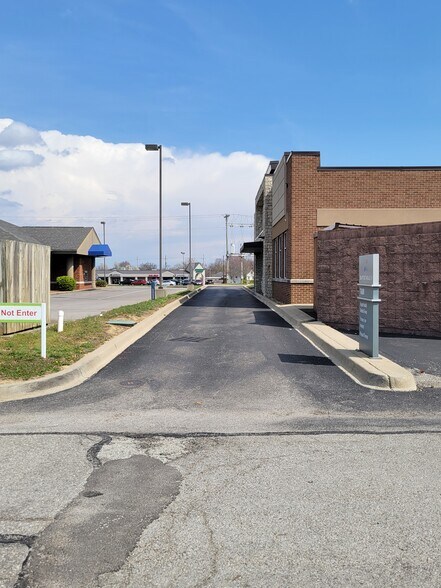 7600 IN-60, Sellersburg, IN à louer - Photo du bâtiment - Image 3 de 7