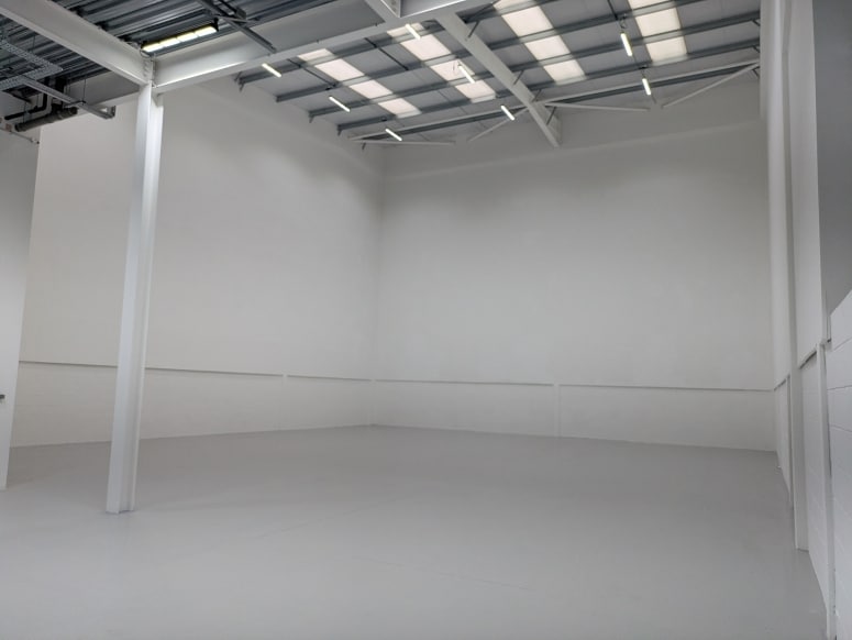 Hanworth Ln, Chertsey for lease Interior Photo- Image 1 of 6