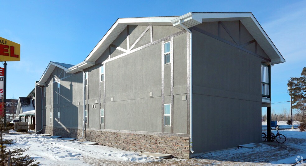 1414 Calgary Trl SW, Edmonton, AB à vendre - Photo du bâtiment - Image 2 de 3