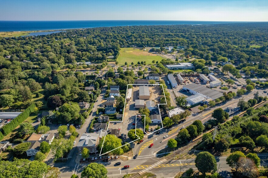 3 & 9 Railroad Ave, EH portefeuille de 2 propriétés à vendre sur LoopNet.ca - Aérien - Image 3 de 39